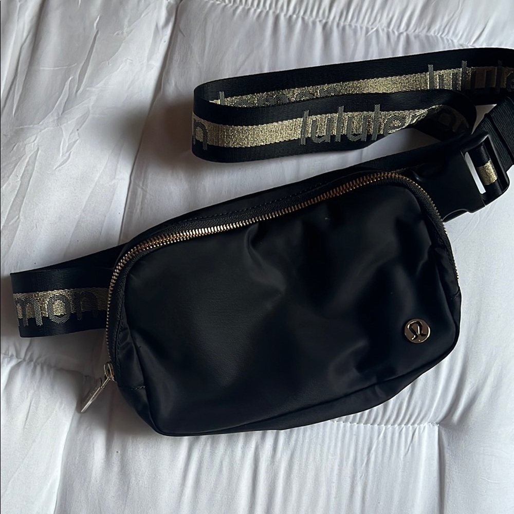 Black lululemon athletica Women’s Crossbody Bag